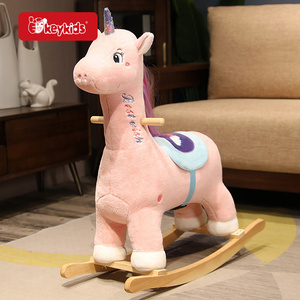 Cheval à <span class=keywords><strong>bascule</strong></span> en peluche <span class=keywords><strong>licorne</strong></span> <span class=keywords><strong>rose</strong></span> charmant sur base en bois - Cheval à <span class=keywords><strong>bascule</strong></span> magique pour enfants W16D179 - Product Image 1