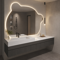 Meuble-lavabo mural de salle de bain moderne de luxe cannelé avec vasque et miroir LED irrégulier pour projet hôtelier