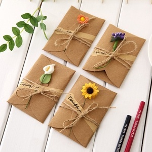 Carte de vœux créative en papier kraft avec fleurs séchées, faite à la main, pour les petits fleuristes, pour envoyer des vœux aux clients, cartes cadeaux pour les fêtes - Product Image 4