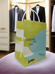 Bolsas de Compra de Papel Negro Resistentes, Personalizables para Empaque de Ropa de Boutique - Product Image 6