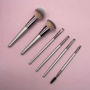 YRX Premium PBT Makeup Brushes Oem Custom Logo Makeup Brush Set Face Cream Power Foundation Brushes In Packaging - Product Image 2