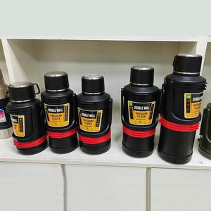 <span class=keywords><strong>Thermos</strong></span> isotherme en acier inoxydable de grande capacité (<span class=keywords><strong>4</strong></span> <span class=keywords><strong>litres</strong></span>) avec poignée, idéal pour le camping, les voyages et les activités de plein air - Product Image 5