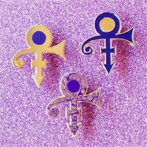 Pin esmaltado con símbolo de artista Prince, muestra gratis, Pin esmaltado personalizado, sin mínimo de Metal, esmalte duro suave, Pin de solapa con purpurina púrpura - Product Image 2