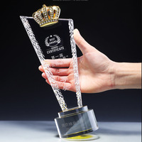 Vente en gros Trophées de cristal commémoratifs pour enfants imprimés aux UV dorés et en verre pour concours d'employés exceptionnels