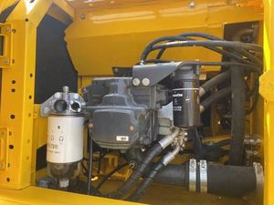 Excavatrice sur chenilles hydraulique Komatsu PC200 d'occasion, 20,7 tonnes, 90 % neuve, moteur diesel japonais d'origine, boîte de vitesses, pompe, PLC, moteur, EPA, CE - Product Image 5