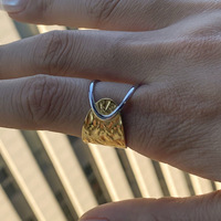 Zweifarbiger, 18K vergoldeter Edelstahlring, verstellbar, gehämmert, breiter offener Manschettenring, asymmetrisch strukturiert, trendiger Statement-Ring für