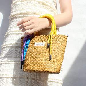 Bolso de mano de diseñador mini de moda 2026, tejido a mano, duradero, con decoración colgante de cuerda de nailon, tipo cesta de playa de paja - Product Image 4