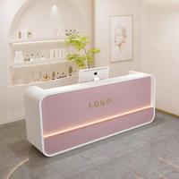 Comptoir minimaliste et compact pour les petites boutiques de détail, les magasins de vêtements, les salons de beauté, les bureaux d'accueil et les bars