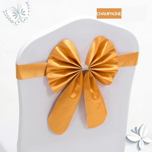 أوشحة مقعد زخرفية لحفلات الزفاف والفندق مصنوعة من الستان مع حزام من الستانليس الفضي - Product Image 4