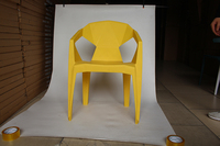 Vente en gros de chaises d'extérieur empilables chiavari en plastique pp à vendre location de chaises en plastique pour événement, fête et salle à manger