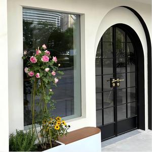 <span class=keywords><strong>Porte</strong></span> vitrée <span class=keywords><strong>en</strong></span> <span class=keywords><strong>aluminium</strong></span> cintrée sur mesure, grille <span class=keywords><strong>de</strong></span> sécurité, système <span class=keywords><strong>d</strong></span>'entrée pivotant commercial extérieur, double vitrage trempé manuel - Product Image 1