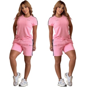 Traje de jacquard transfronterizo europeo-americano 2025 para mujer, bordado, de manga corta, pantalón corto, patrón liso, hasta la rodilla, para verano y uso diario. - Product Image 1