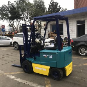 Chariot élévateur Komatsu d'occasion de 1,5 tonne en bon état avec batterie au plomb-acide 48V, électrique, puissant, longue durée de vie de la batterie - Product Image 2