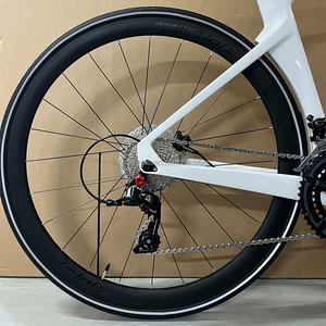 Bicicleta de Carretera R10 Disc, 11 Velocidades, Hidráulica, Ruedas 700c, Cuadro de Carbono, Ligera, 9.3kg, R10pro-disc (sport)rs-22s, Frenos de Disco Hidráulicos - Product Image 5
