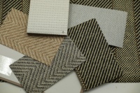 Papier peint géométrique moderne en fil de papier noir et beige, motif chevron tissé, revêtement mural pour décoration intérieure de luxe