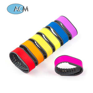 Pulsera RFID Ajustable de Silicona para Adultos de Doble Color, Regrabable, con UID Modificable de 13.56Mhz, Modelo S50 - Product Image 1