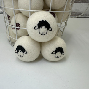 Boules <span class=keywords><strong>de</strong></span> <span class=keywords><strong>laine</strong></span> adoucissantes non blanchies écologiques en gros pour l'entretien du linge <span class=keywords><strong>de</strong></span> ferme et les consommables quotidiens - Product Image 1