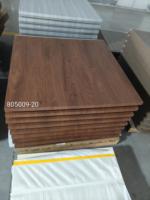 Panneau décoratif durable et résistant à l'humidité avec options de texture et de couleurs riches pour la décoration du dessus de porte