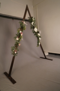 8.2 FT <span class=keywords><strong>Arche</strong></span> De <span class=keywords><strong>Mariage</strong></span> En <span class=keywords><strong>Bois</strong></span> <span class=keywords><strong>Triangle</strong></span> Toile De Fond En <span class=keywords><strong>Bois</strong></span> Stand pour Garden Party Décorations - Product Image 4