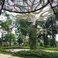 Sculpture d'arbre en métal feuille bleue Vincentaa, fontaine illuminée avec verdure suspendue pour aménagement paysager de place publique