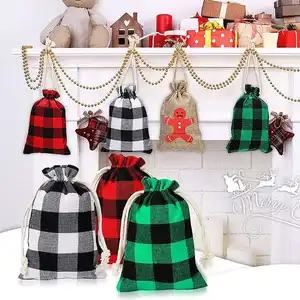 Sacos de serapilheira xadrez de Natal duráveis personalizados pequenos sacos de favores de Natal reutilizáveis saco de cordão xadrez de búfalo