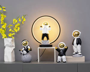 โคมไฟตั้งโต๊ะรูปนักบินอวกาศ ของตกแต่งบ้าน โคมไฟกลางคืนสำหรับห้องนั่งเล่น - Product Image 5