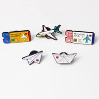 Mini avion délicat émail broche belle personnalisé en alliage de zinc badge mode nickelé épinglette