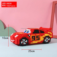 Bloquer la voiture MOC compétitive avec la voiture de blocs de construction de grandes particules de puzzle