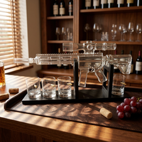 Coffret de Carafe à Whisky en Verre Borosilicate en Forme de Fusil Tactique AR-15 Classique et Créatif, Détails de Lunette, 4 Verres Balle, Support Noir