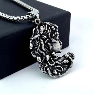 Accessoires transfrontaliers européens de mythologie grecque antique, style rétro punk, tête de Méduse serpent, en acier inoxydable - Product Image 4
