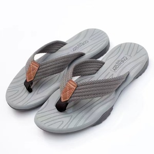 Nouvelles tongs pour hommes Tongs d'été avec des personnalités à la mode Sandales décontractées antidérapantes à semelles épaisses pour la plage. - Product Image 5