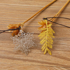 Piuma foglia <span class=keywords><strong>di</strong></span> <span class=keywords><strong>neve</strong></span> fiocco <span class=keywords><strong>di</strong></span> <span class=keywords><strong>neve</strong></span> in metallo placcato oro segnalibro segnalibro marcatori per la pagina del libro - Product Image 5