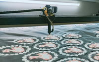 Machine de découpe laser automatique haute précision HIWIN pour tissus et textiles avec caméra CCD haute vitesse pour vêtements et t-shirts