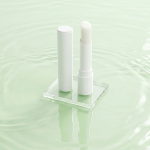 Baume à lèvres nourrissant en profondeur sans cruauté animale avec peptides et étiquette privée - Product Image 1