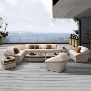 Meubles <span class=keywords><strong>de</strong></span> <span class=keywords><strong>salon</strong></span> d'extérieur confortables en rotin avec coussins moelleux et tables d'appoint en bois pour <span class=keywords><strong>jardin</strong></span> et bord <span class=keywords><strong>de</strong></span> piscine - Product Image 2