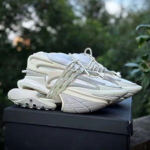 Chaussures décontractées pour hommes DSYX de haute qualité, empeigne en mesh, lacets, semelle épaisse résistante aux chocs, antidérapantes, baskets de basket-ball et de skateboard - Product Image 1