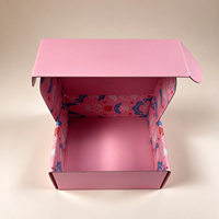 Boîte d'expédition pliable à plat avec fermeture auto-adhésive en carton ondulé, personnalisable pour les marques e-commerce