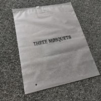 Sac d'emballage refermable de haute qualité, écologique, imperméable et réutilisable pour vêtements, avec impression de logo