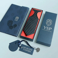 Boîte rigide bleu foncé personnalisable avec logo, emblème masque tribal, pour cravates et accessoires vestimentaires pour hommes