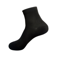 Fiable marque italienne approvisionnement direct respirant décontracté couleur noire Style régulier épaisseur épaisse chaussettes pour hommes pour l'été
