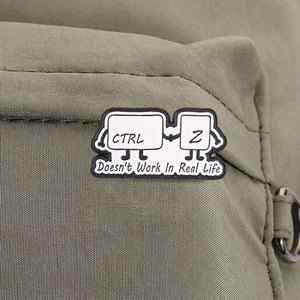 Pin de Solapa Personalizado CTRL <span class=keywords><strong>Z</strong></span>, Insignia Metálica con Tecla de Teclado, Humor Divertido de Oficina, Regalo Creativo para Programadores - Product Image 4