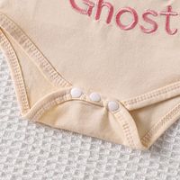 Nouvel ensemble quatre pièces pour bébé fille, motif floral, avec chaussettes, idéal pour le printemps et l'automne, combinaison mignonne pour l'escalade