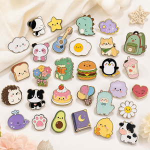 Badge en émail mignon de dessin animé, broche en métal personnalisée, motifs animaux, nourriture, étoiles, nuages, pour sac à dos, cadeau, anime personnalisé, fabricant et fournisseur - Product Image 1