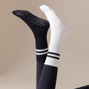 Chaussettes de sport de yoga d'automne pour femmes Pilates <span class=keywords><strong>barre</strong></span> parallèle No Show Floor Grip antidérapant tricoté anti-bactérien course à pied - Product Image 3