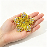 Appliques florales en strass de cristal en gros à coudre sur les vêtements avec strass brillants détachés pour motifs de logo de mariage