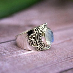 Bague de mariage et de fiançailles vintage en argent sterling 925, style bohème, avec pierre de lune naturelle large et sertie en clos de rhodium - Product Image 2