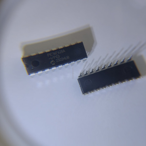 New Original PIC16F628A-I/P PDIP-18 3.5KB Flash <strong>Microcontroller</strong> MCU IC Chip <strong>PIC16F628</strong> PIC16F628A IC Bom - Product Image 1