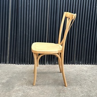 Chaise de salle à manger en résine PP à dossier croisé, style vintage rustique, empilable, pour hôtels, mariages, banquets et événements