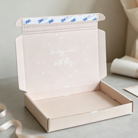 Boîtes d'expédition cosmétiques en carton ondulé recyclé verni avec logo personnalisé, fermeture magnétique et poignée pour sérum de soin de la peau et produits de beauté