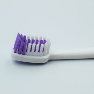 Cepillo <span class=keywords><strong>de</strong></span> dientes personalizado para niños cepillo <span class=keywords><strong>de</strong></span> dientes suave para bebés lindo <span class=keywords><strong>pingüino</strong></span> púrpura cepillo <span class=keywords><strong>de</strong></span> dientes para niños con juguetes - Product Image 2